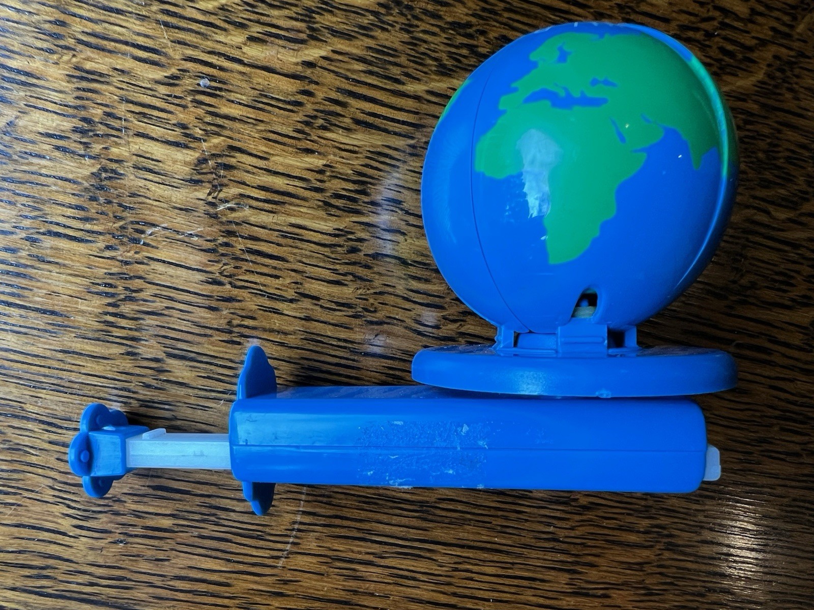Wildlife Spinners Child’s Toy. Globe Spins Open To Reveal Polar Bear. Preowned