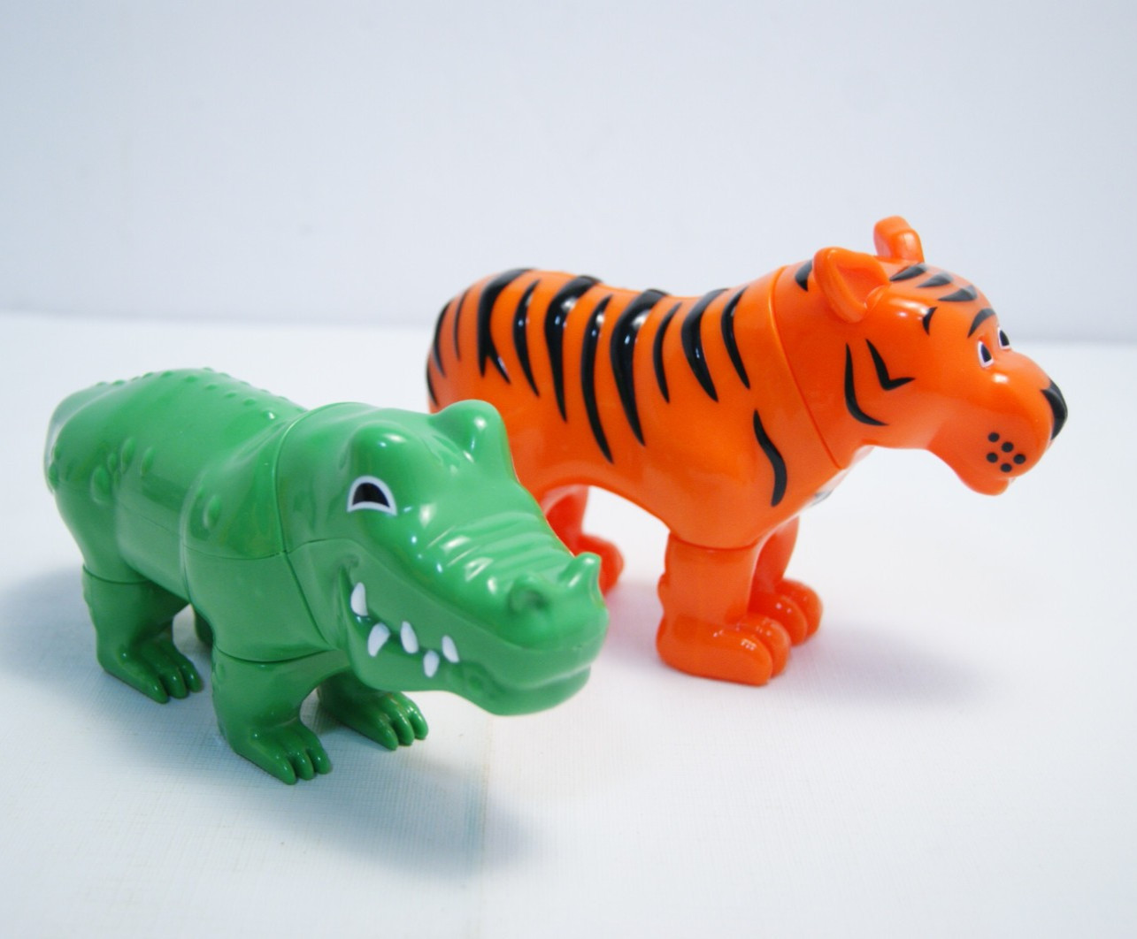 Magnetic Mix Match Animals Lot – Popular Playthings Jungle & Dinosaur Set 32 PCS