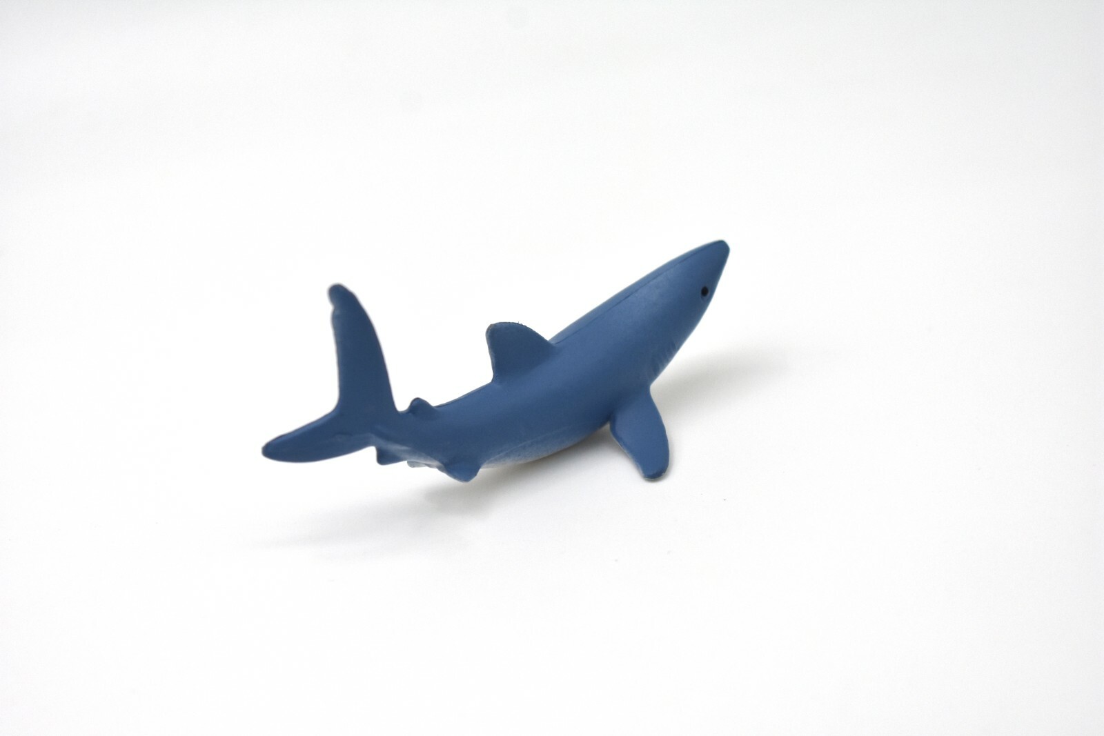Mako Shark Toy, Very Nice Plastic Replica 3″ SF01 B51