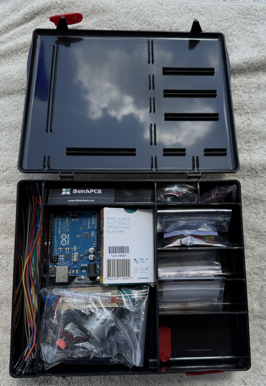 SPARKFUN INVENTOR’S KIT – 14 CIRCUITS – NEW IN CARRYING – AS PICTURED