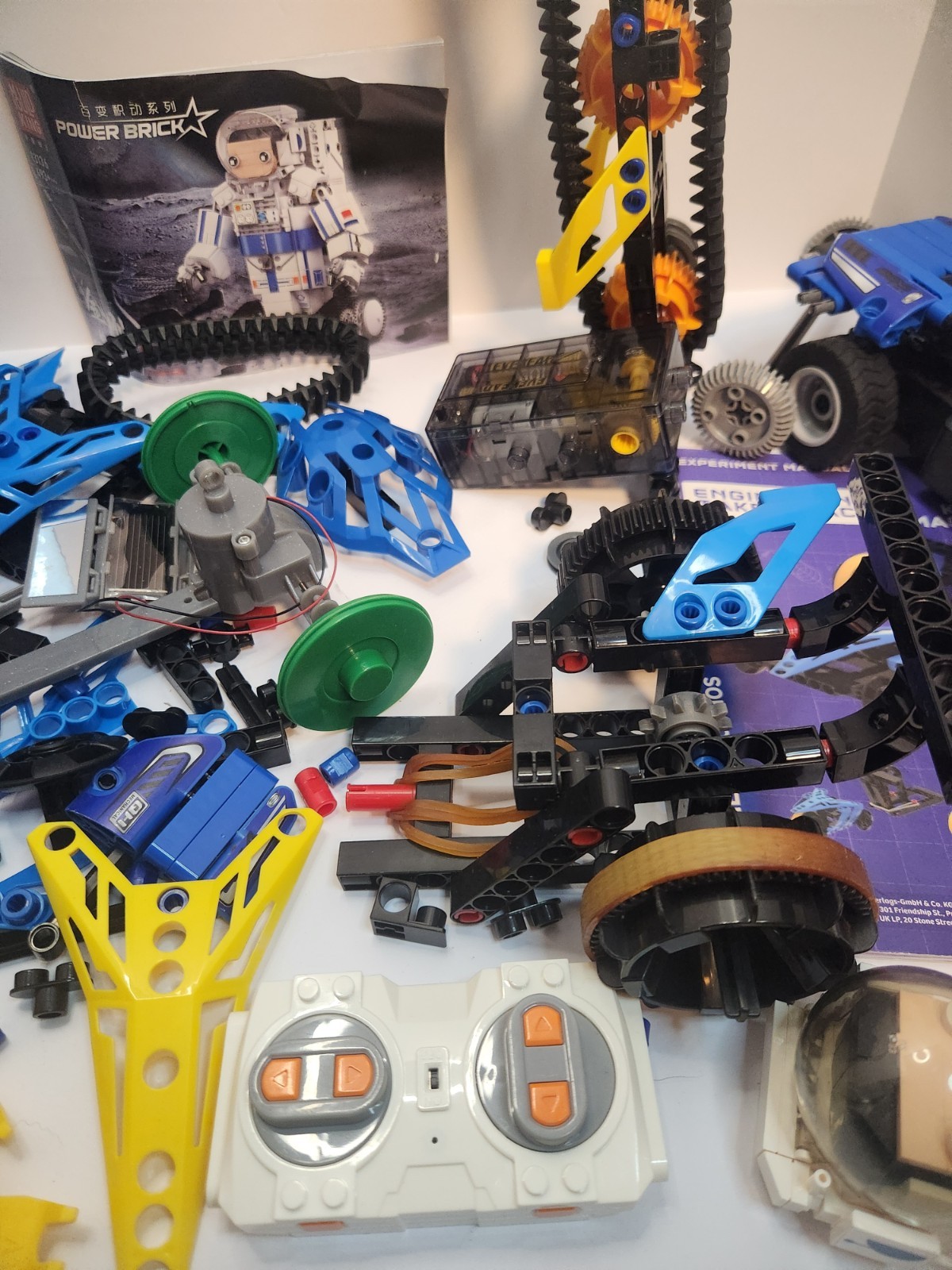 STEM Thames & Kosmos Engineering Makerspace Power Brick Robot & Vehicle Set –…