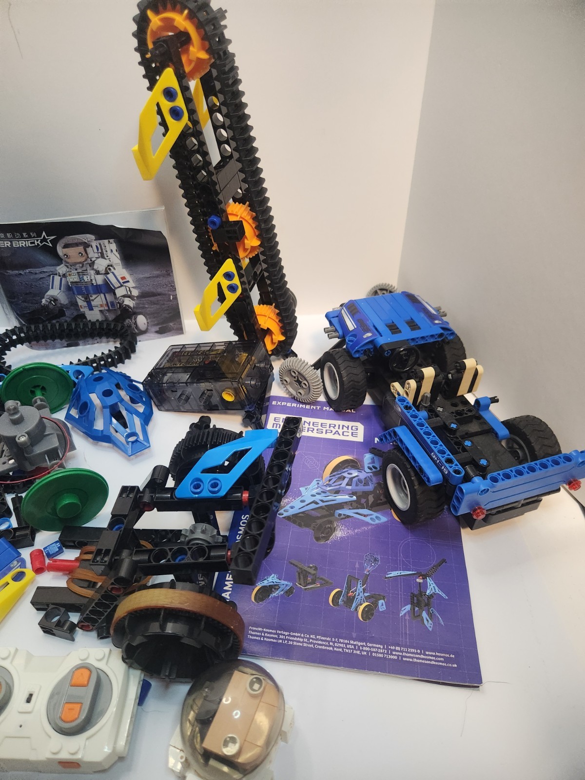 STEM Thames & Kosmos Engineering Makerspace Power Brick Robot & Vehicle Set –…