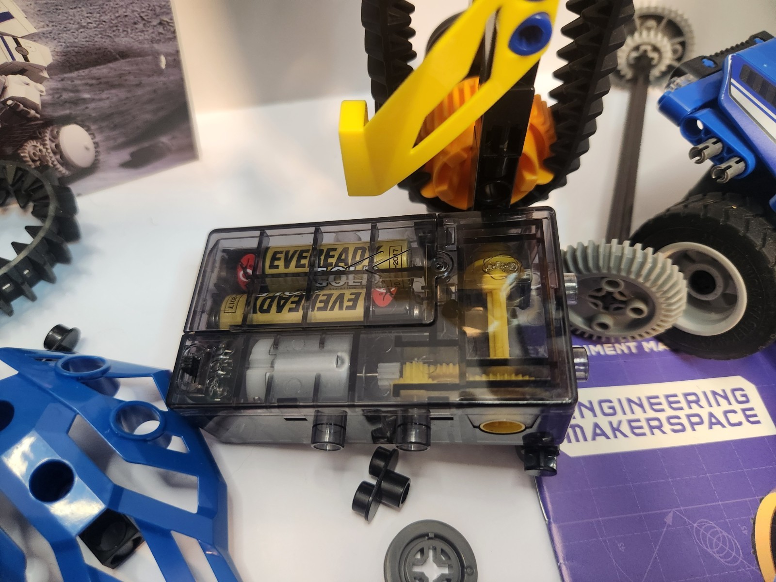 STEM Thames & Kosmos Engineering Makerspace Power Brick Robot & Vehicle Set –…