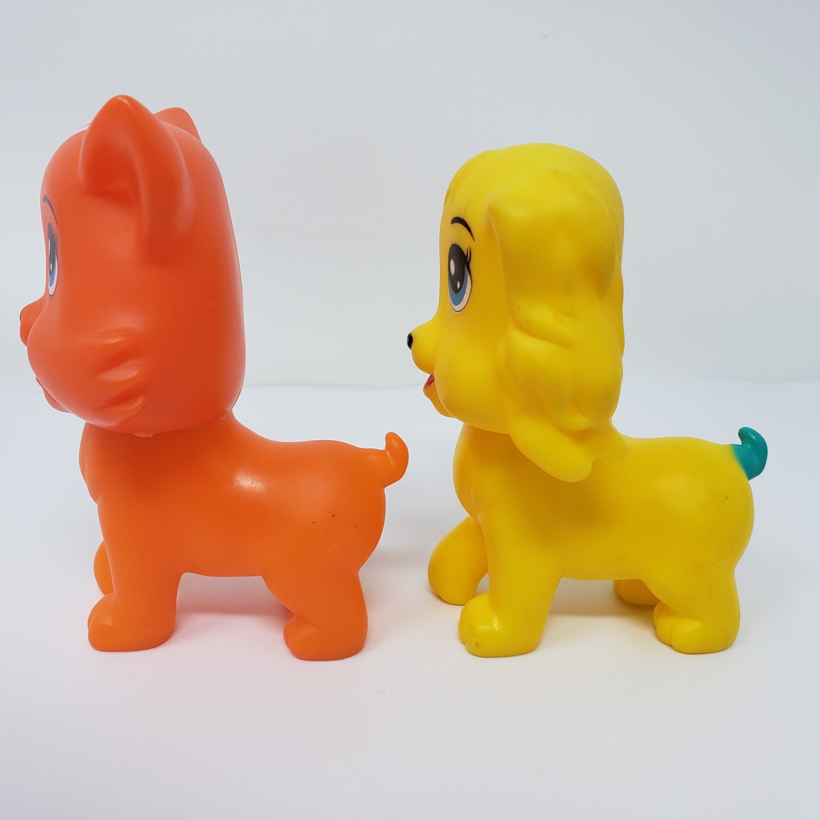 Dog Cat Kitten Plastic Toy Figures Not Branded Lot of 2