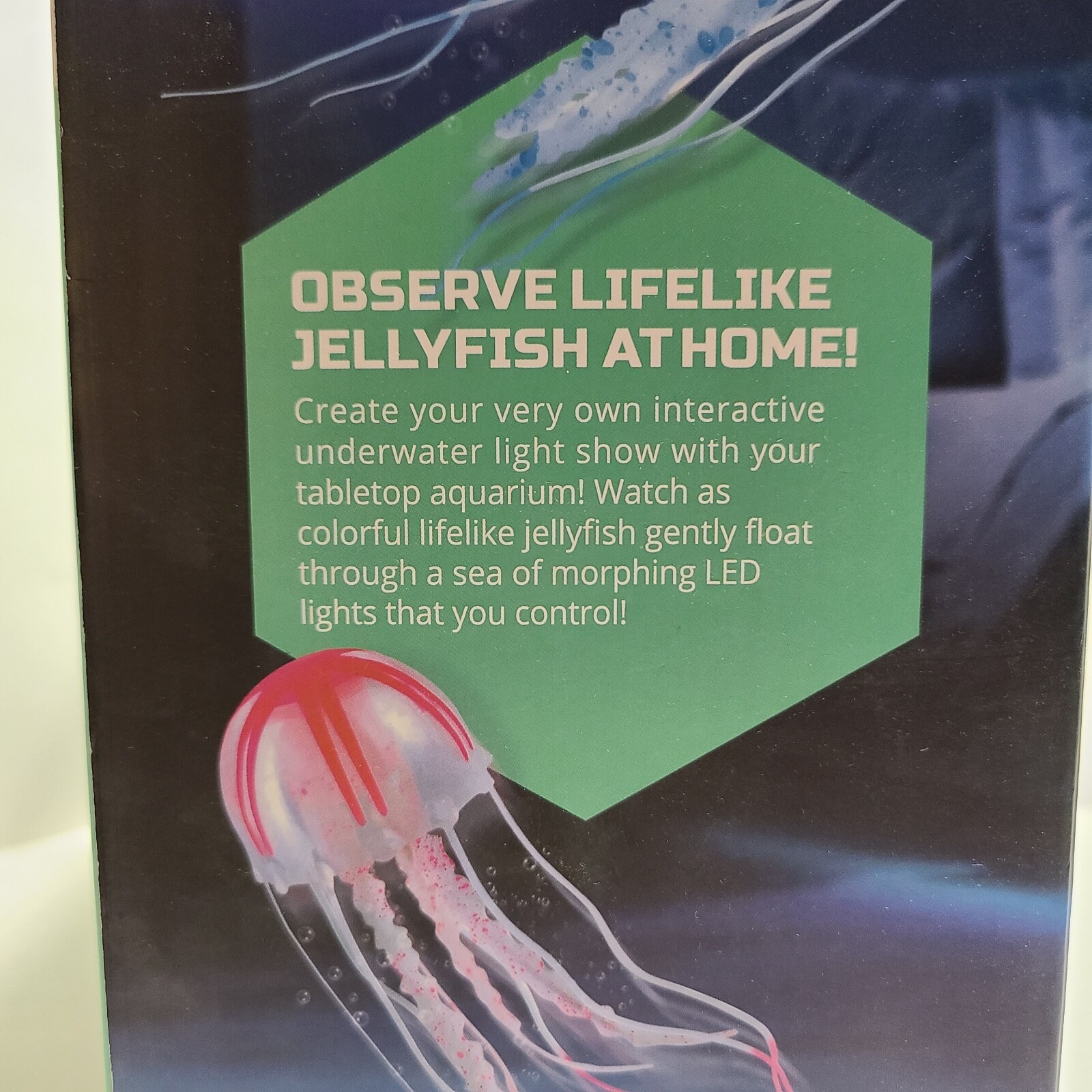 Discovery Mindblown • Jellyfish Aquarium w/Color Morphing Light & Remote Control