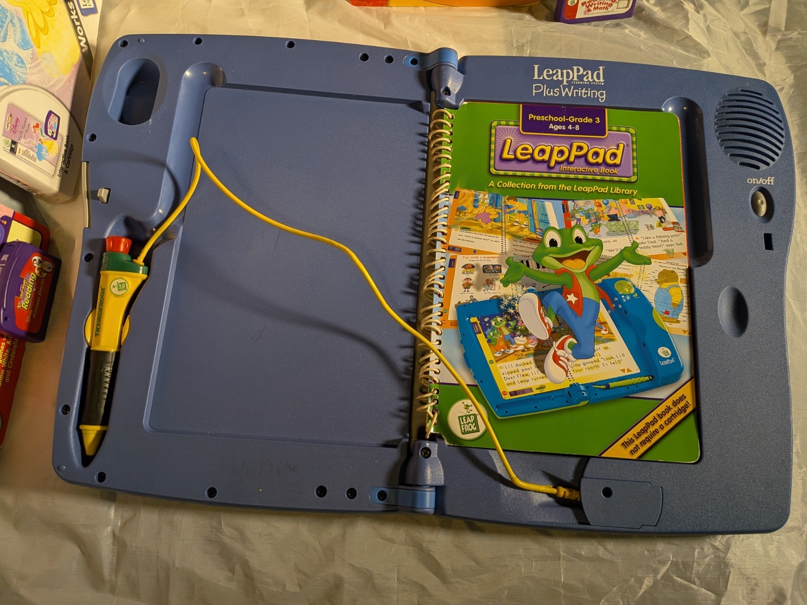 LEAP PAD PLUS WRITING LEARNING SYSTEM BY LEAP FROG WITH 5 BOOKS & CARTRIDGES.