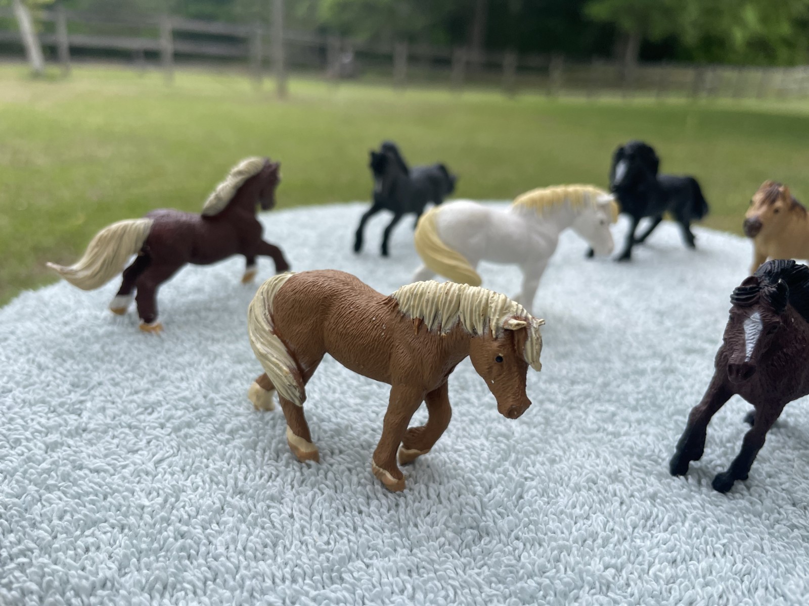 SET OF 8 MINIATURE TOY PONIES by Safari Ltd; New in pkg; horse/pony/ FREE SHIP