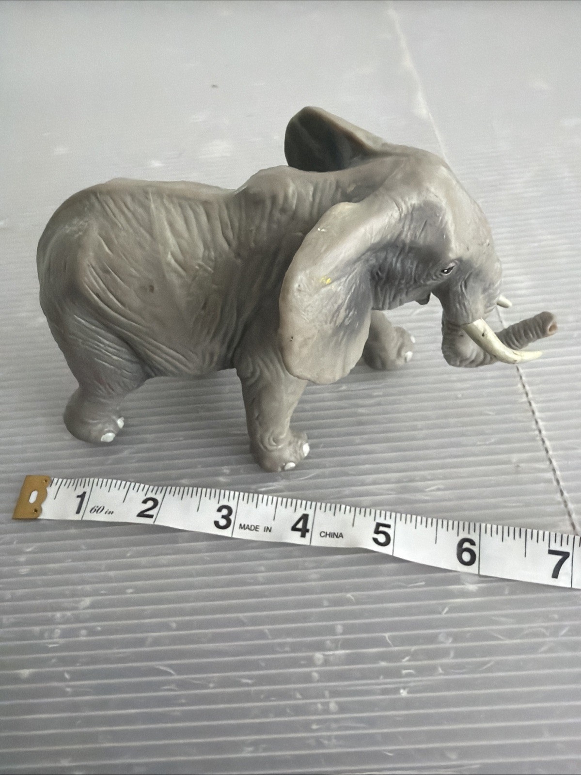 Safari Ltd African Elephant Figure 1996 grey large 7 x 4 inches