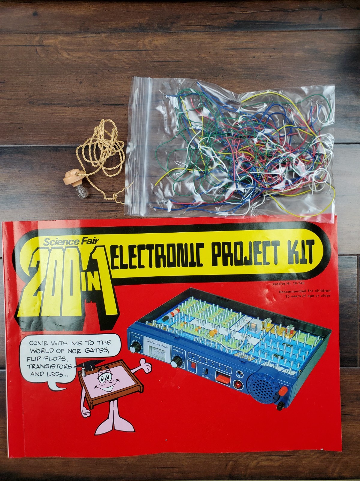 Vtg 1981 Radioshack 200 in ONE electronic lab Science Fair Manual Ear Piece Lot