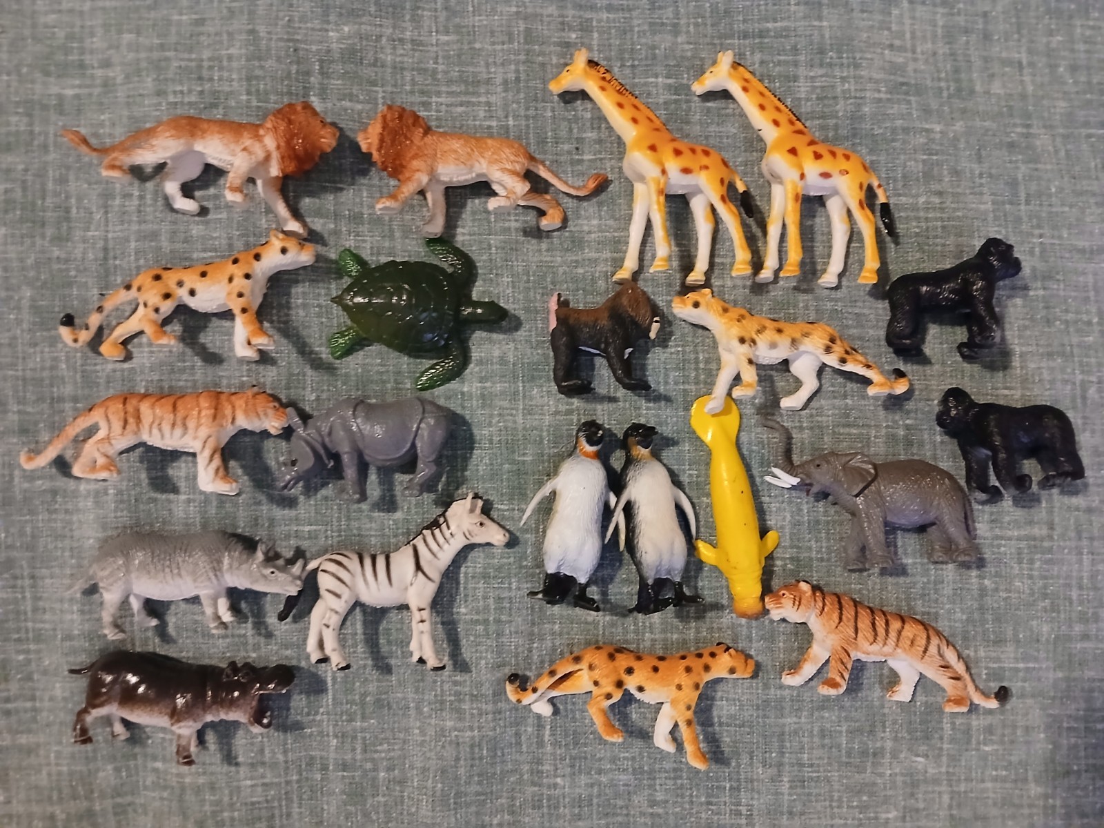 Mixed Plastic Safari Zoo Animal Figure Lot Lions Tigers Giraffes Rhino Gorilla