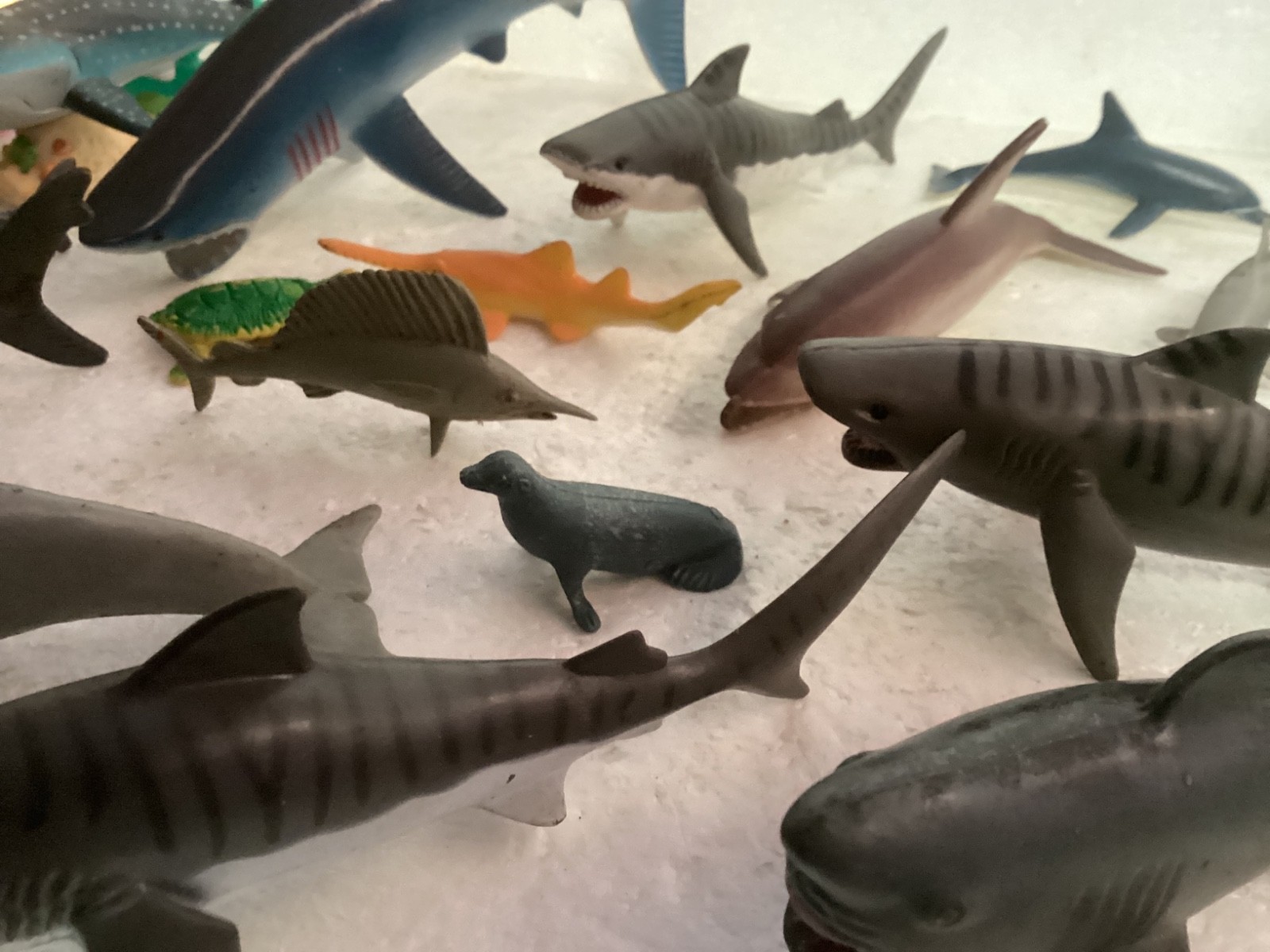 Mixed Lot 27 OCEAN SEA CREATURES Plastic Animals Toy Figures.