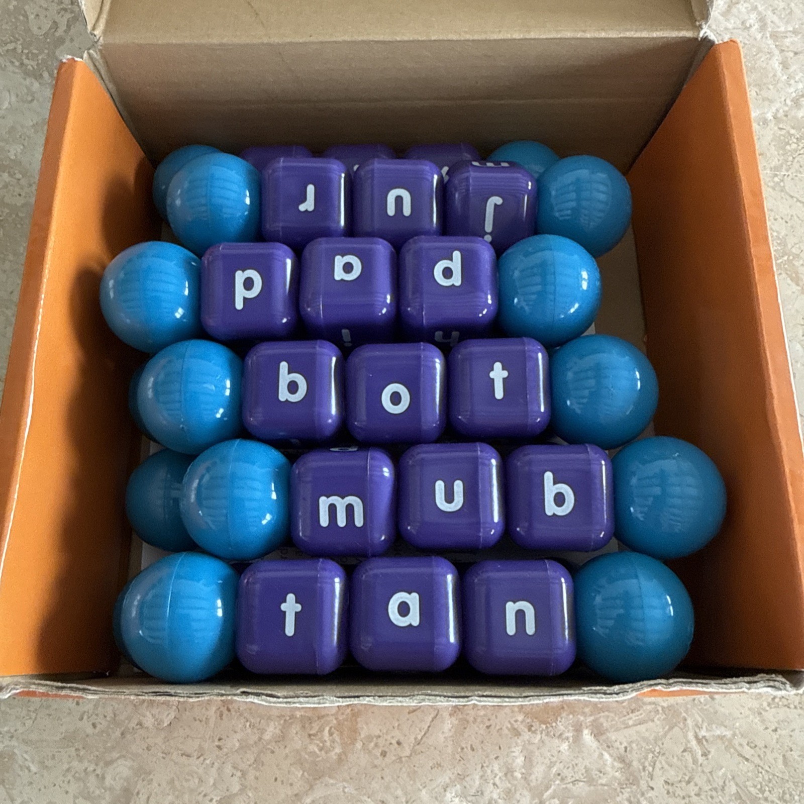 Lakeshore Learning Toys Twist & Turn Word Builders 3 letter words