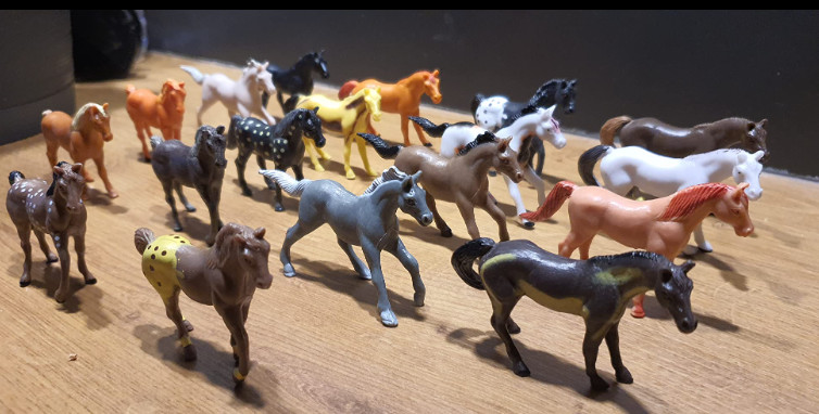 18 Pcs Plastic Miniature Pony Horse Toy Figurines Cake Toppers