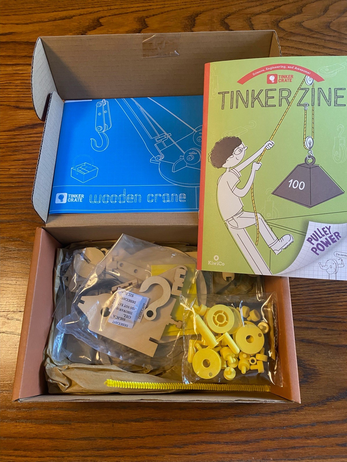 NEW Kiwi Co Tinker Crate – Make Your Own Wooden Crane Ages 9+ Open Box
