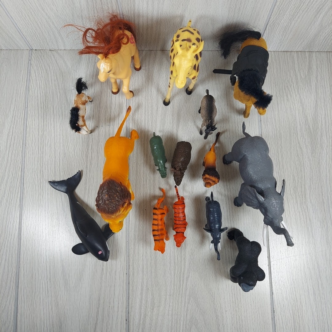 Lot of 15 African Safari Jungle Animals Hard Plastic Figures Toys Misc Brands