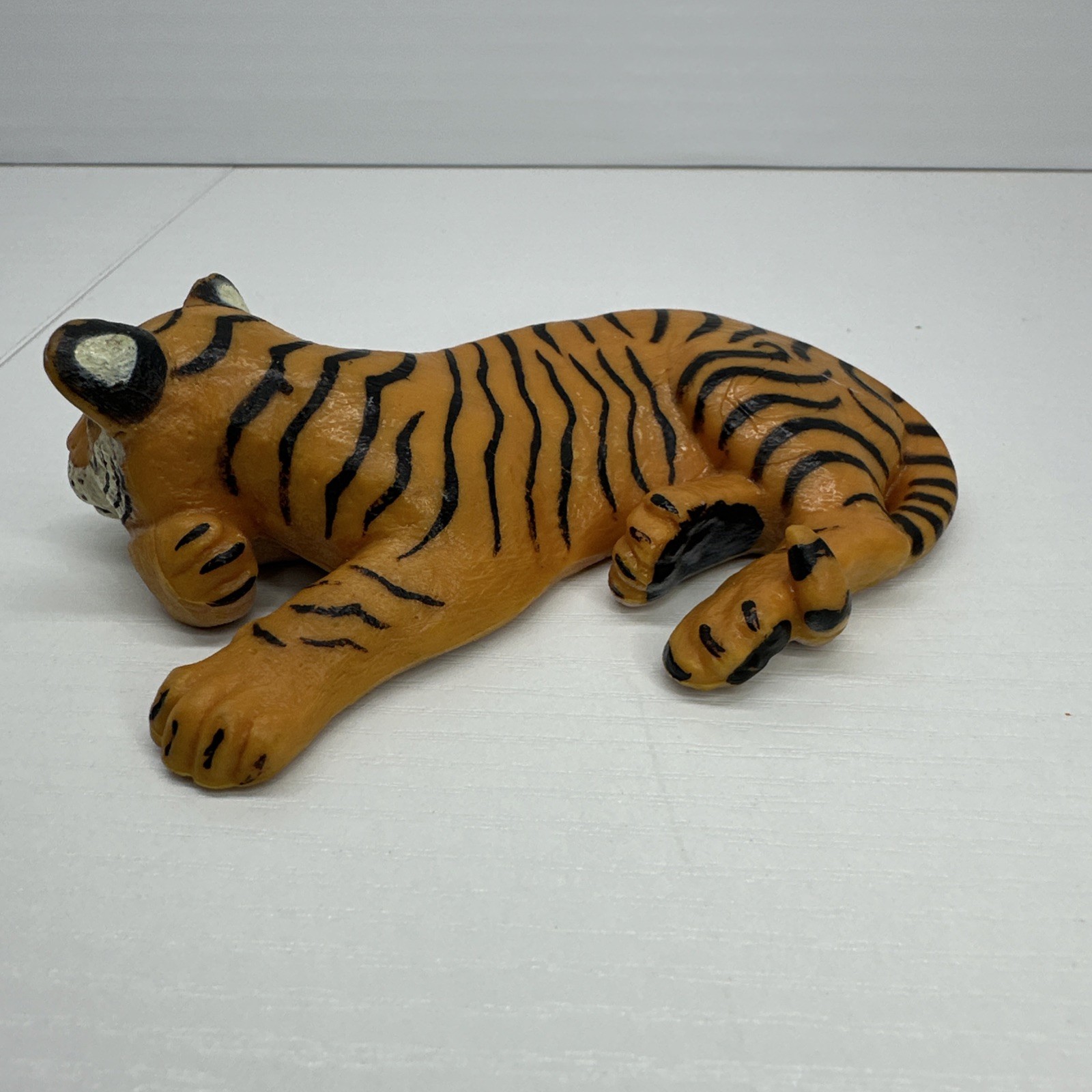 Vintage W.A.I. Wildlife Artists Tiger Laying Down Plastic Toy Figure 1985