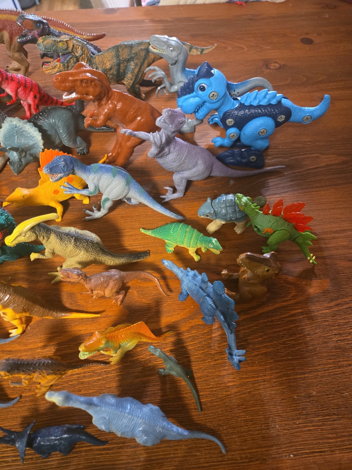 47pcs – Large Lot Rubber Plastic DINOSAURS Toys Vintage 1985 – 2020 (HO)