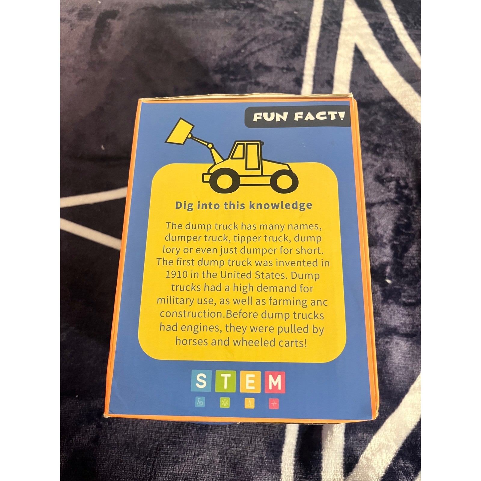 YGOVVK Jumbo Construction Dig and Play STEM Kit 2 Pull Back Trucks Play Mat NEW