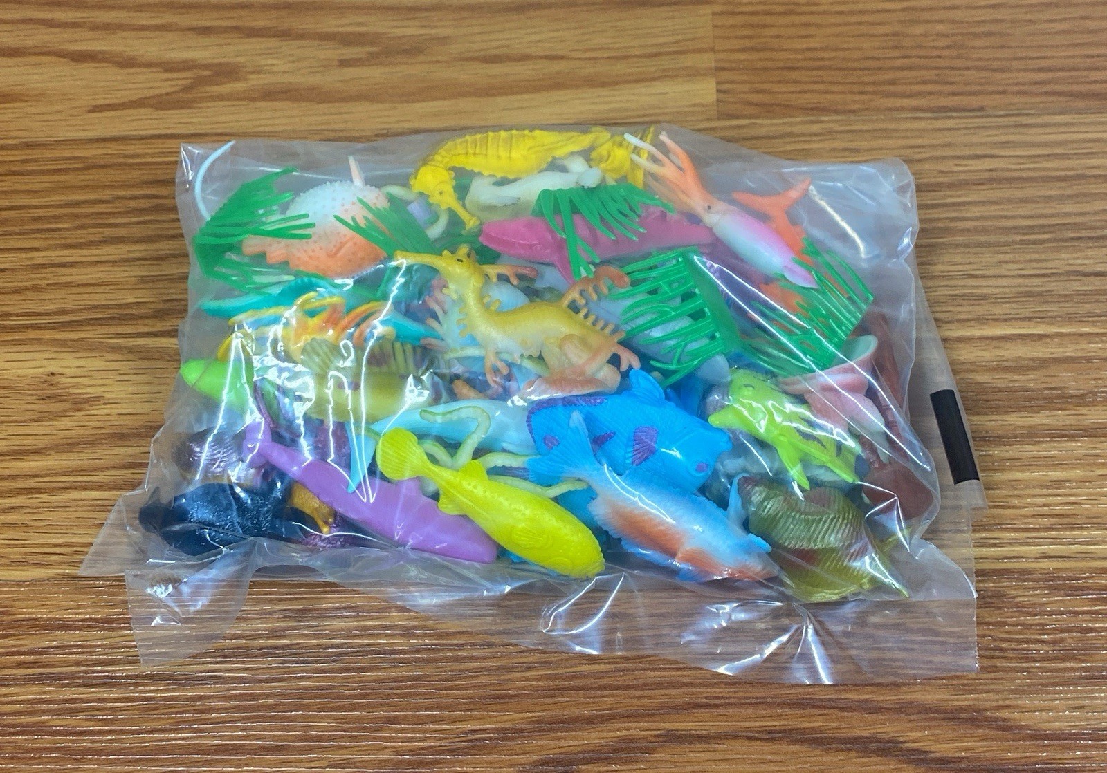 Lot of 40 Sea Creatures Fish Ocean Animal Plastic Rubber Miniature Figures