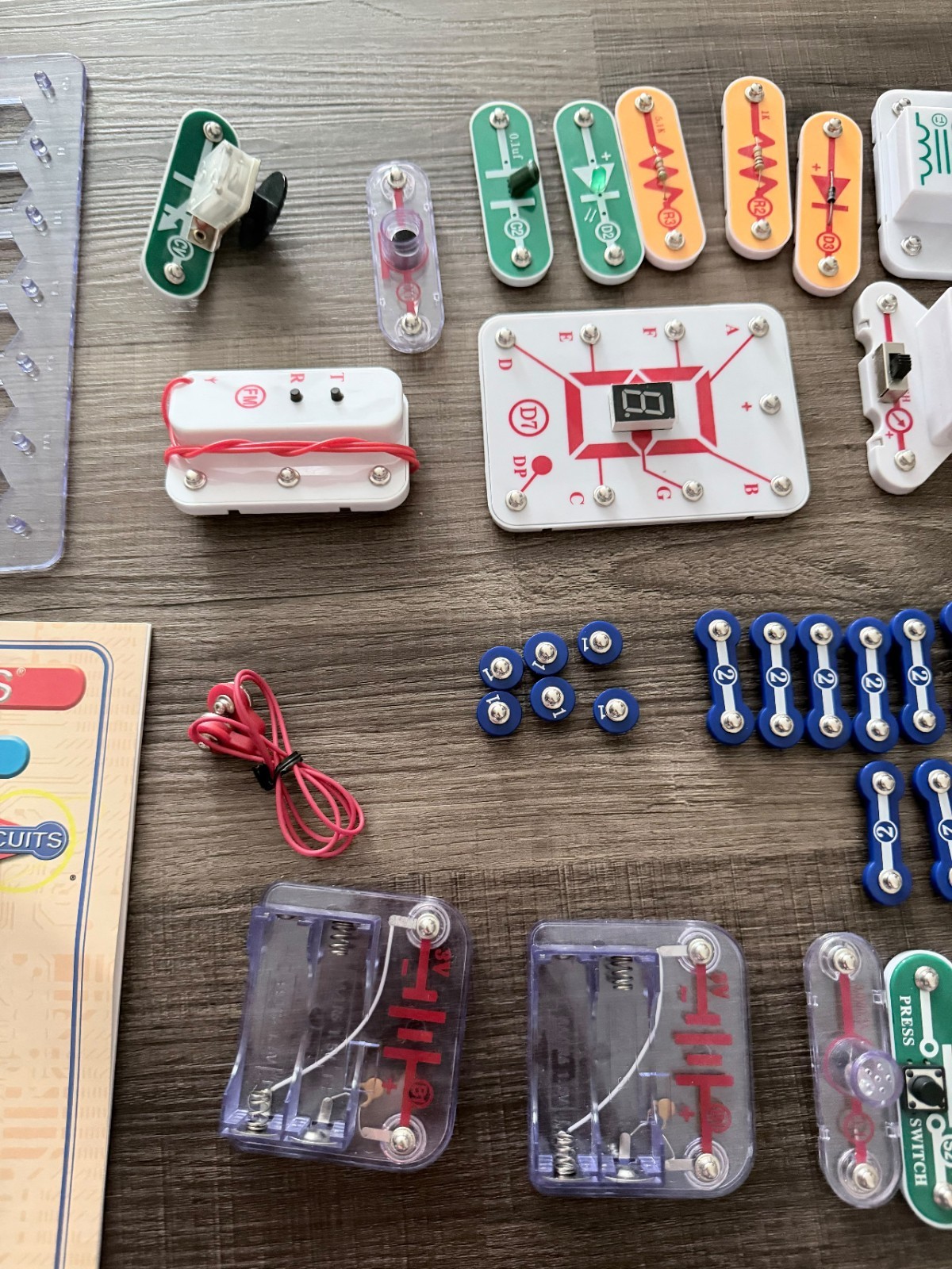 Elenco Snap Circuits Electronics Parts Lot with Manual – As Is / No Warranty
