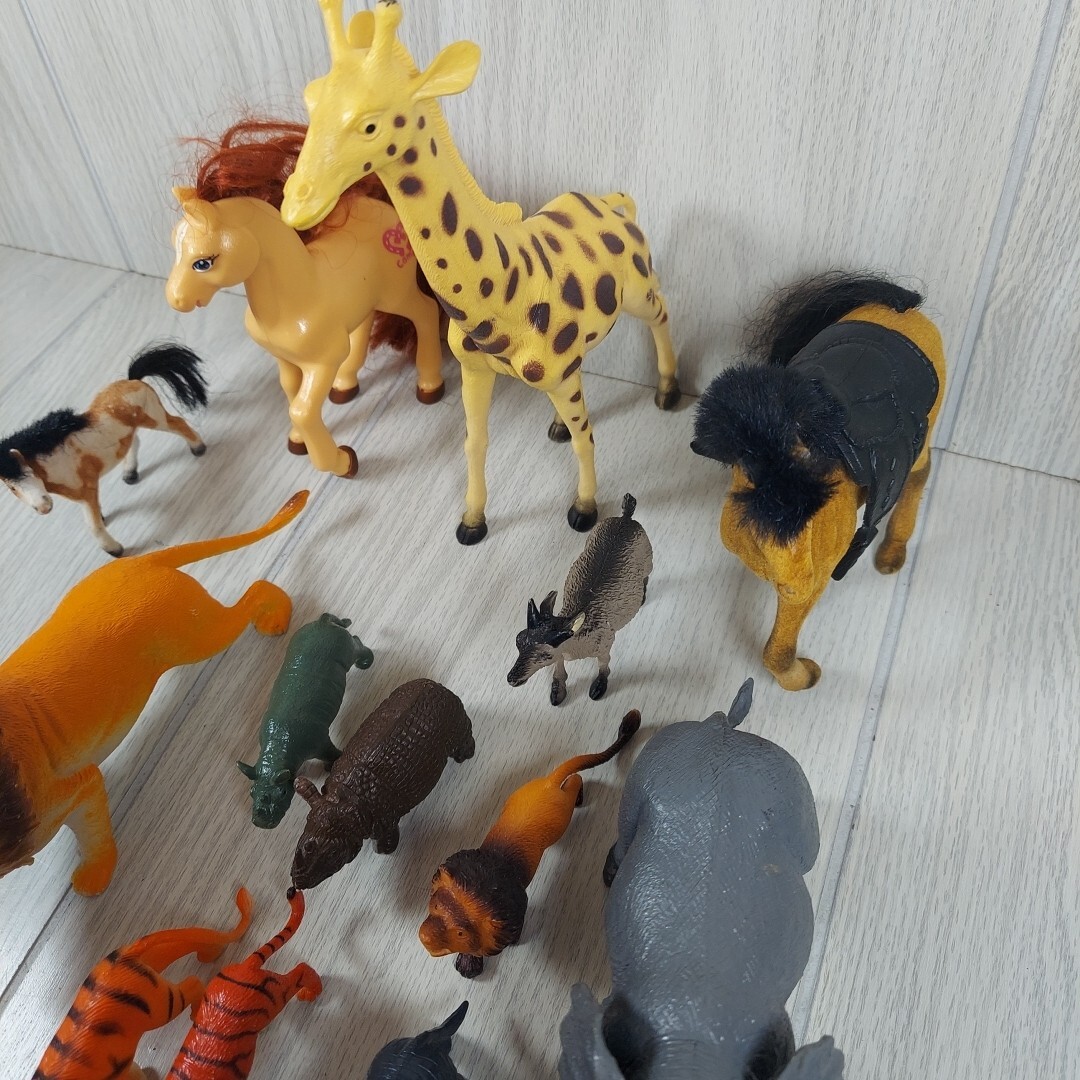 Lot of 15 African Safari Jungle Animals Hard Plastic Figures Toys Misc Brands