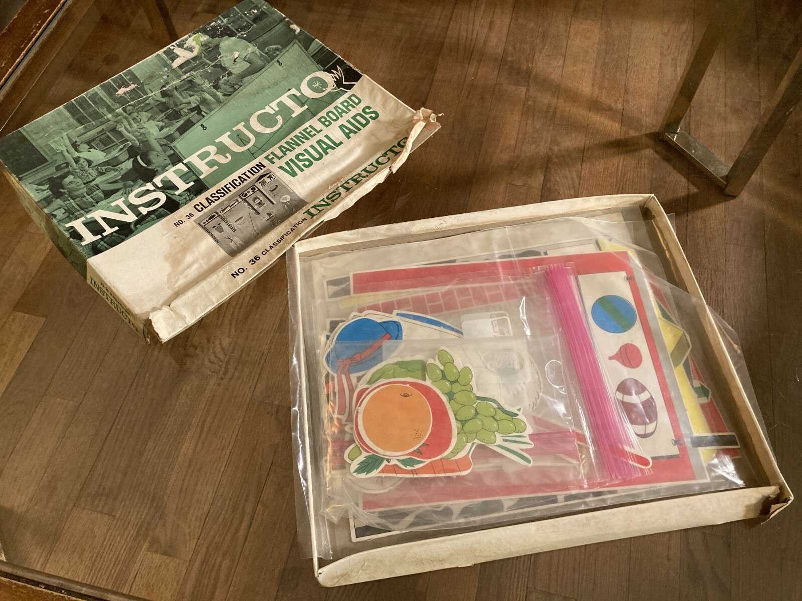 Vintage Classroom Home School Teacher Flannel Board Classification Instructo ’68