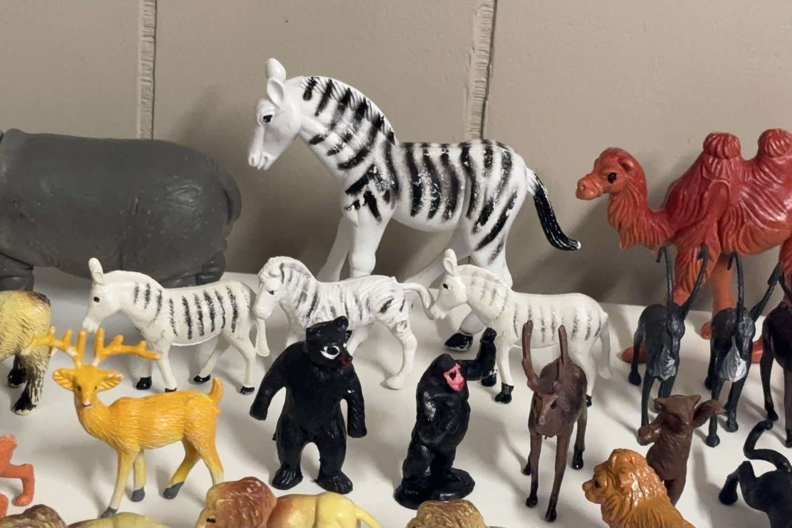 Huge VTG Lot Of Miniature Toy Plastic Safari Animal Figures 83 Pieces Unbranded