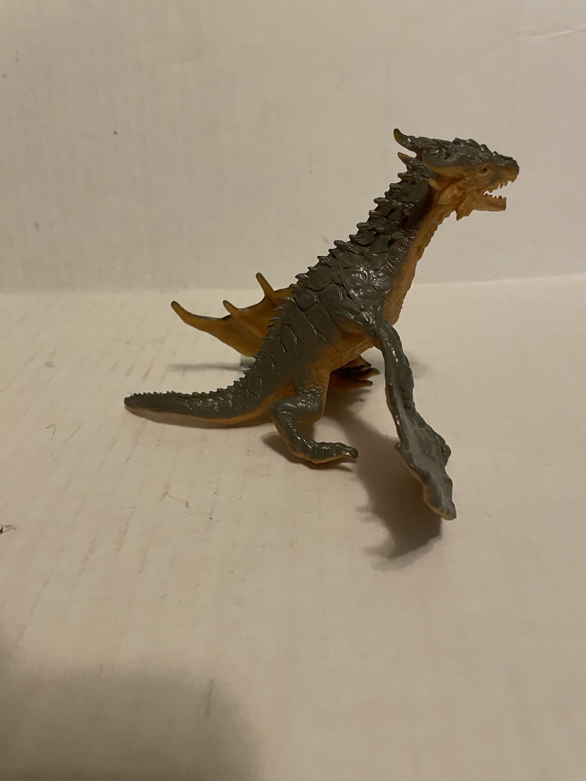 Zoo Troop – Dragons – Gray Orange Dragon – Wildly Inspired – Ages 3+