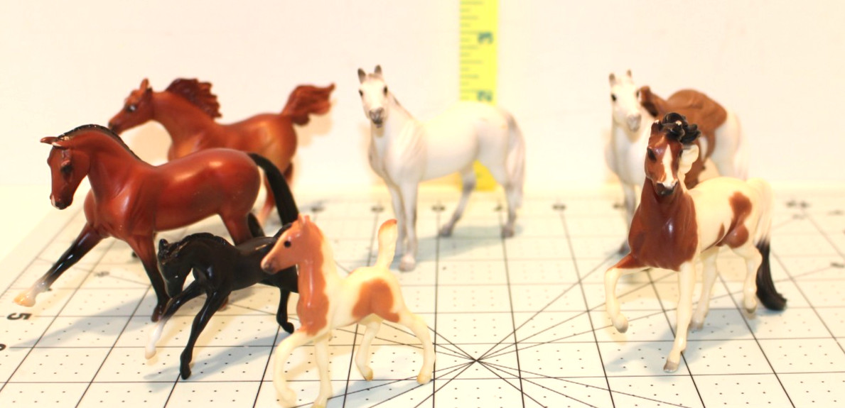 Herd of 7 Breyer Stablemates 1:32 scale, 5 large, 2 Foals Great Played w/conditi