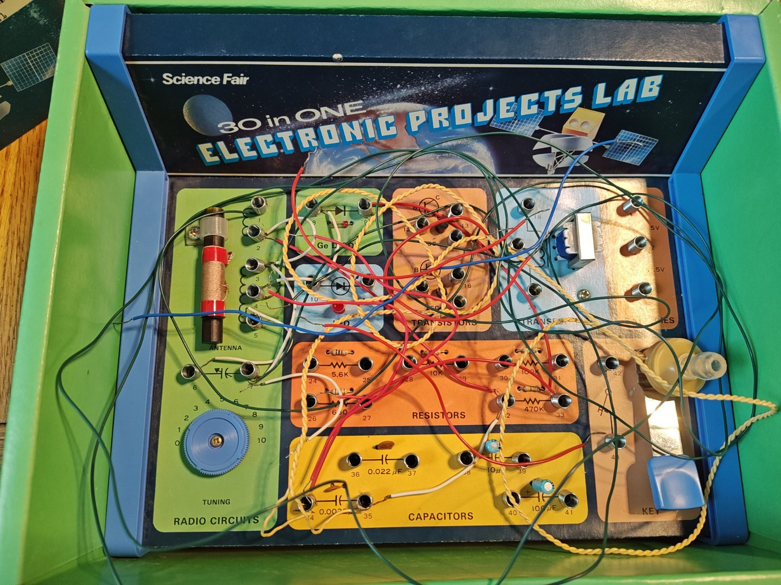 Vintage Science Fair Electronic Project Lab 30-in-one Radio Shack