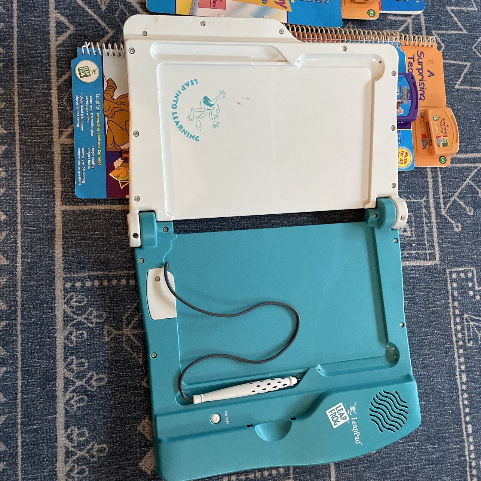 Leap Frog LeapPad W/ 8 Books & Cartridges Tested Ages 4-10