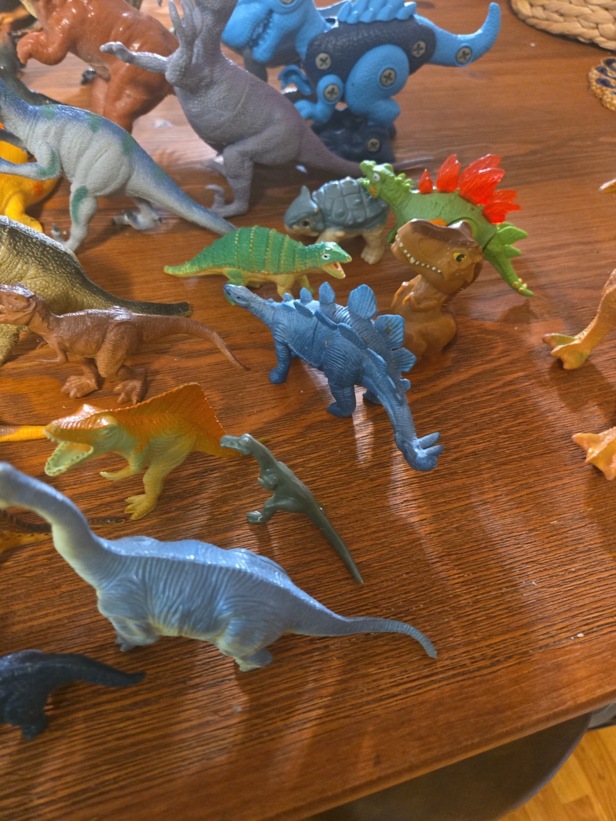 47pcs – Large Lot Rubber Plastic DINOSAURS Toys Vintage 1985 – 2020 (HO)