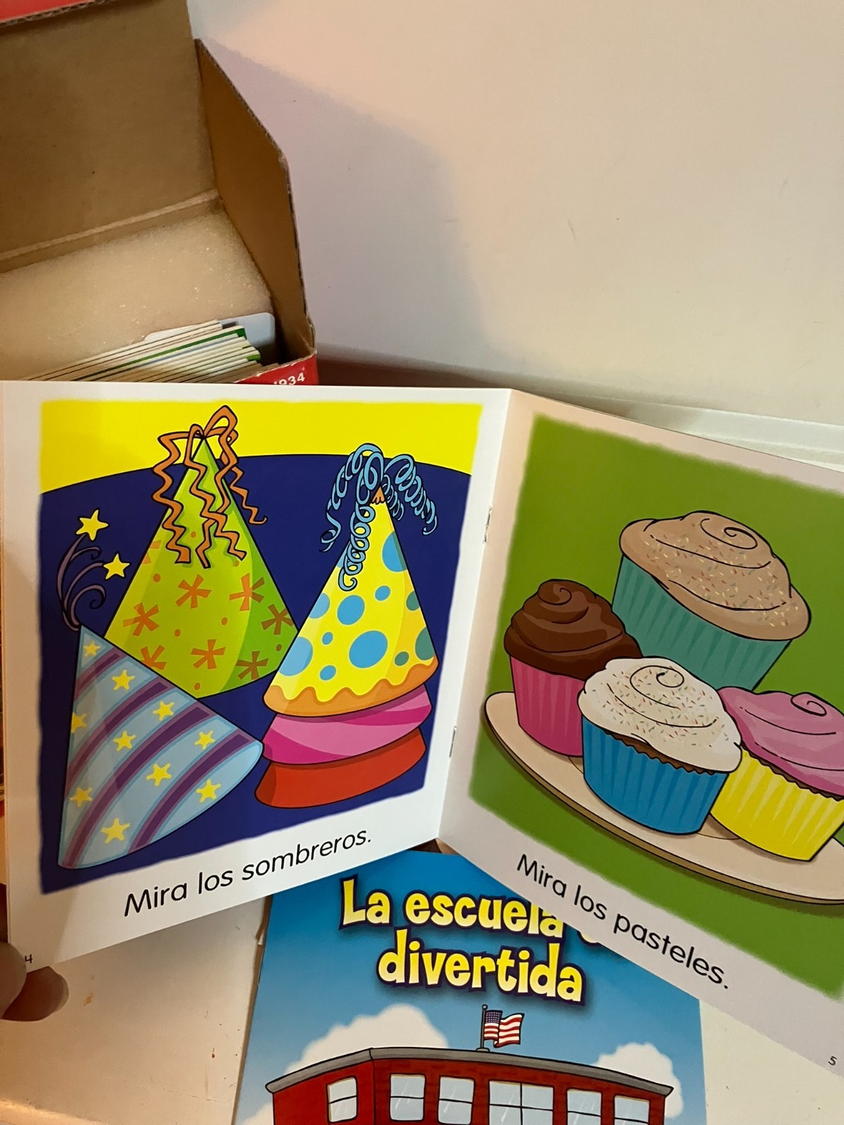 Lakeshore Espanol Emergent Readers Box of 20 8-pg books New Home school Ages 4+