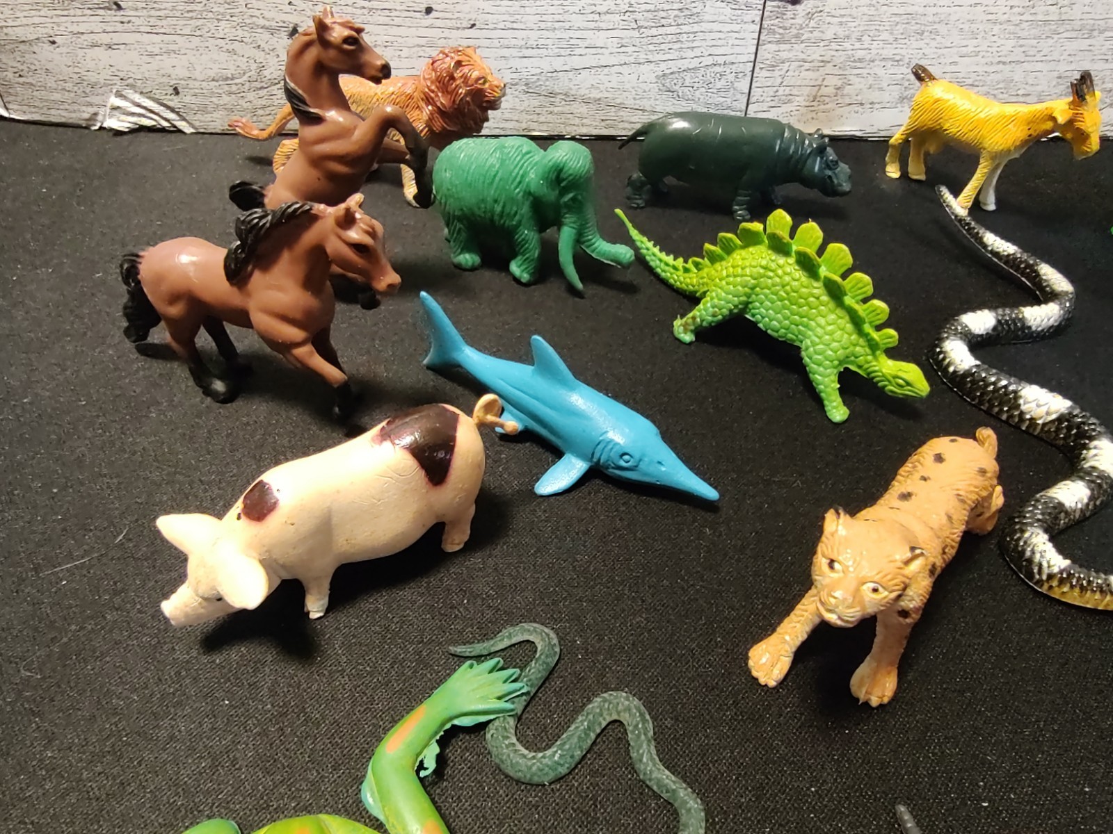 Lot of 21 various small plastic animals made in china