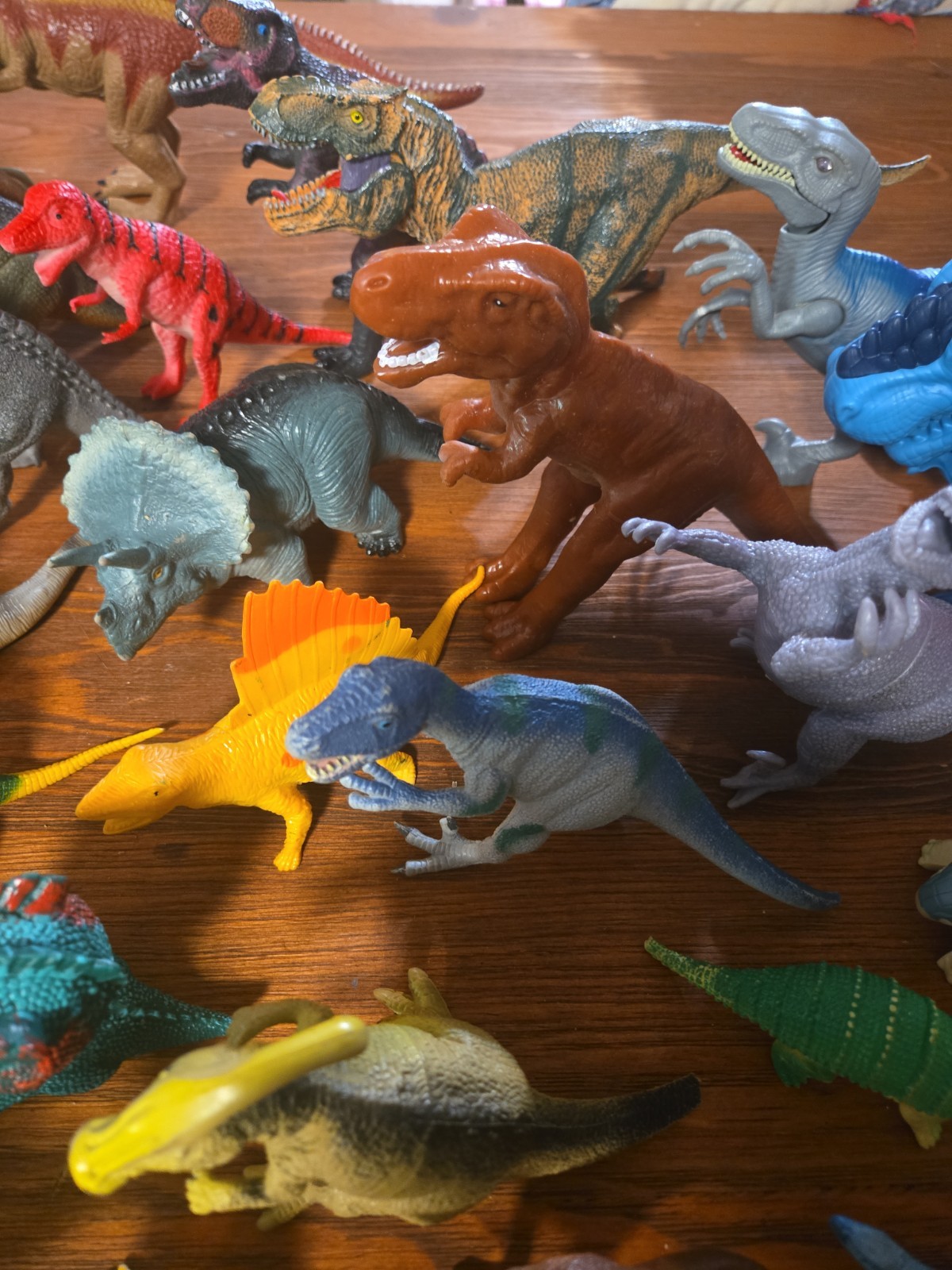 47pcs – Large Lot Rubber Plastic DINOSAURS Toys Vintage 1985 – 2020 (HO)
