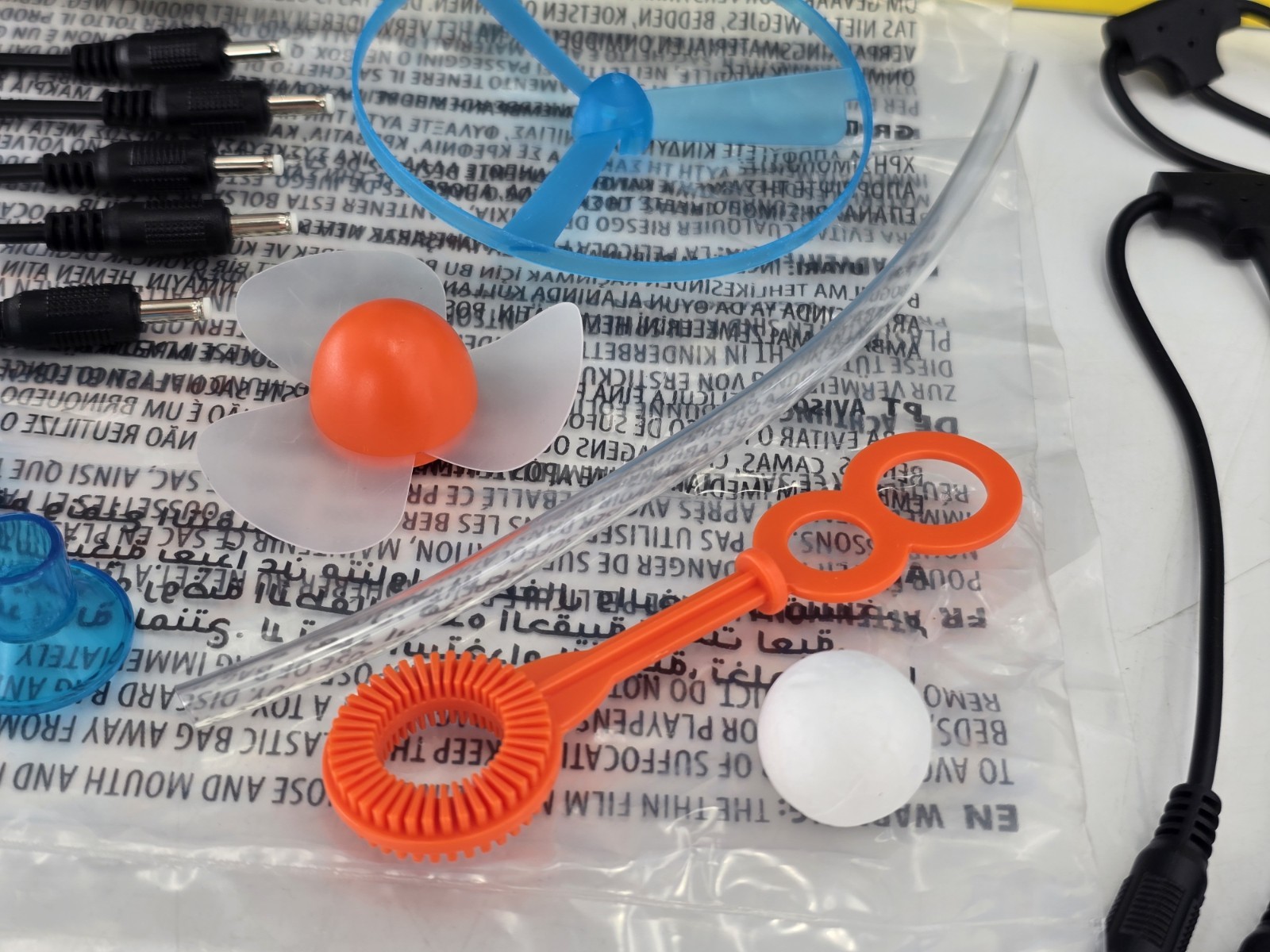 National Geographic Circuit Maker Kit – Electronics Kit for Kids W 40 Electricit