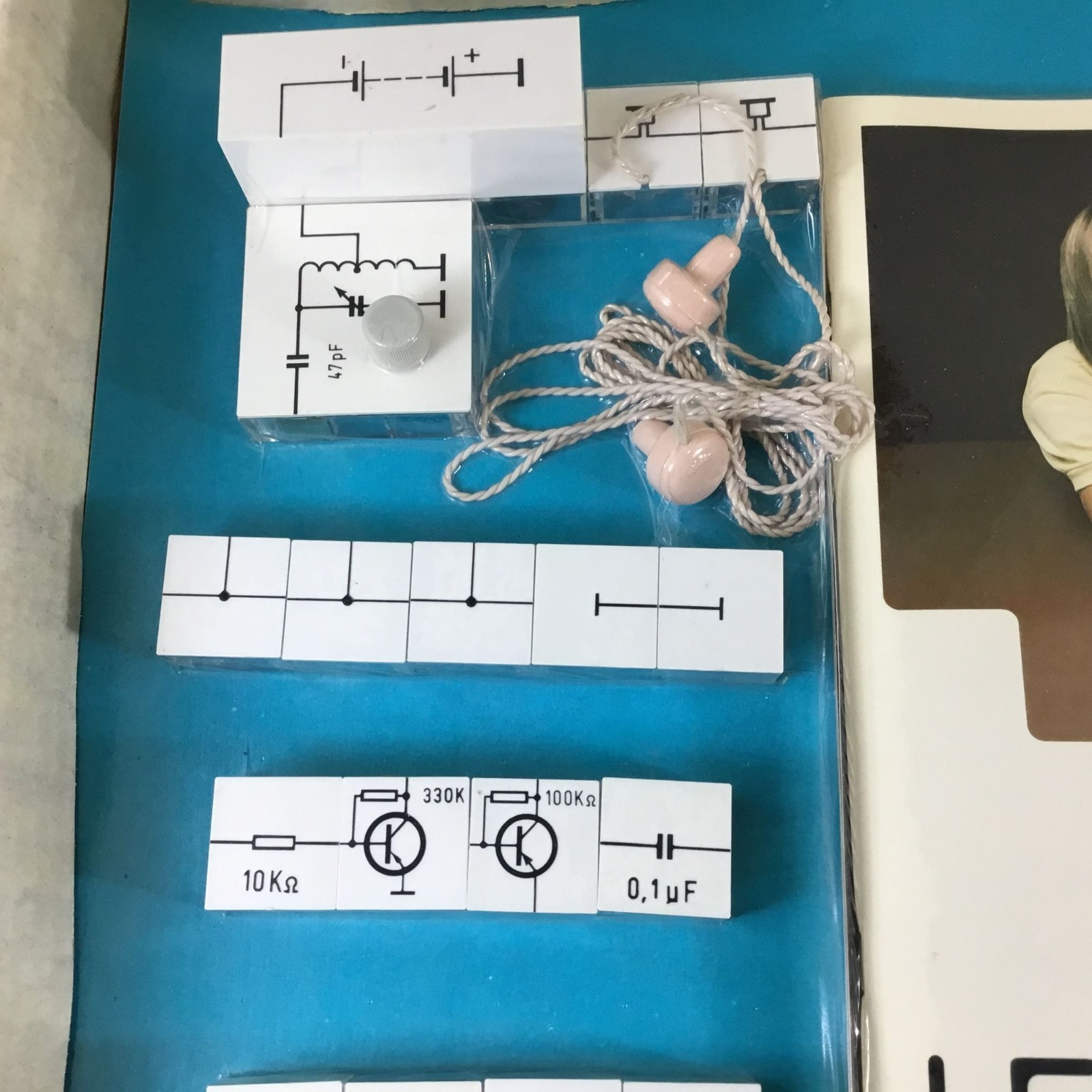 Vintage Lectrolab Fun With Electronics Science Kit 65 Experiments O-I Toledo, OH