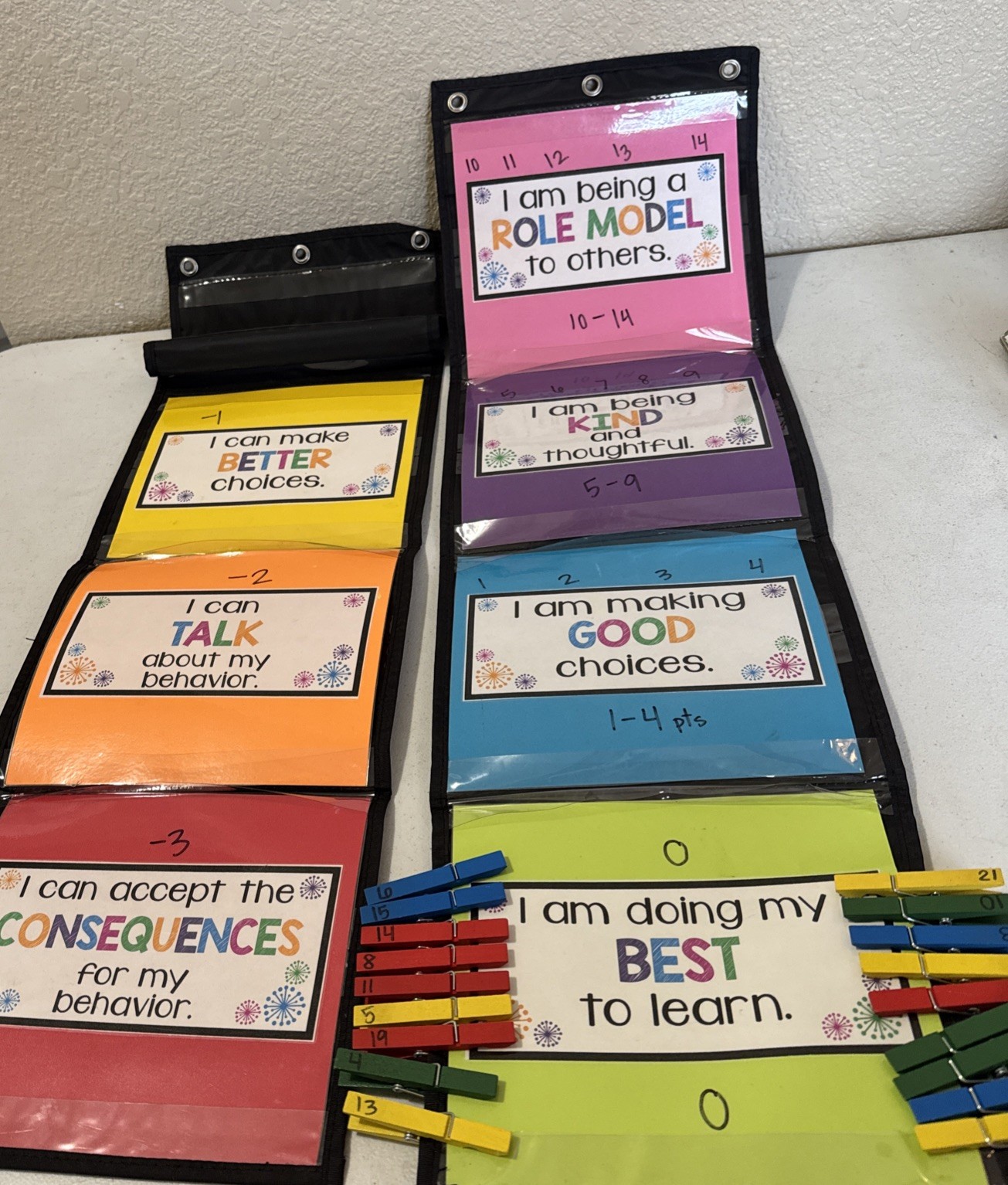 Really Good Stuff Classroom Behavior EZ-Tuck Clip-N-Track Pocket Chart and Clip