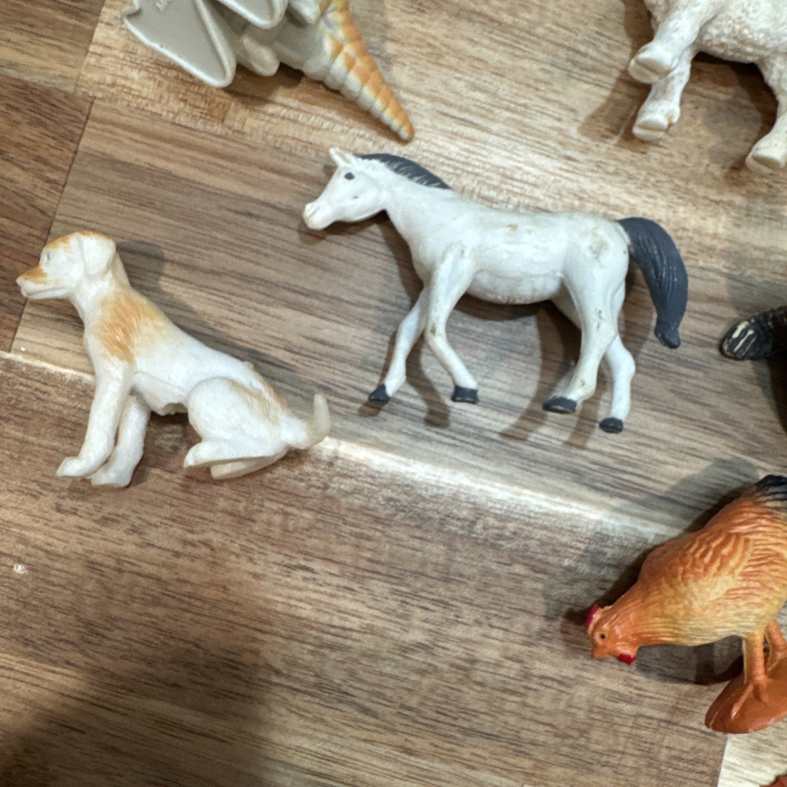 Mixed Lot Small Plastic Zoo Safari Jungle Animal Toy Figures 22-pieces