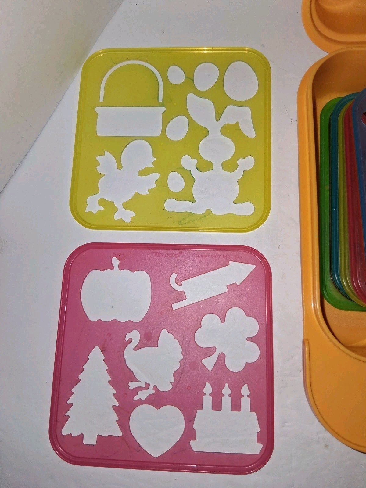 Vtg Tupperware Alphabet Carry Case 20 Stencil Lot Yellow ABC Pencil Lunch Box