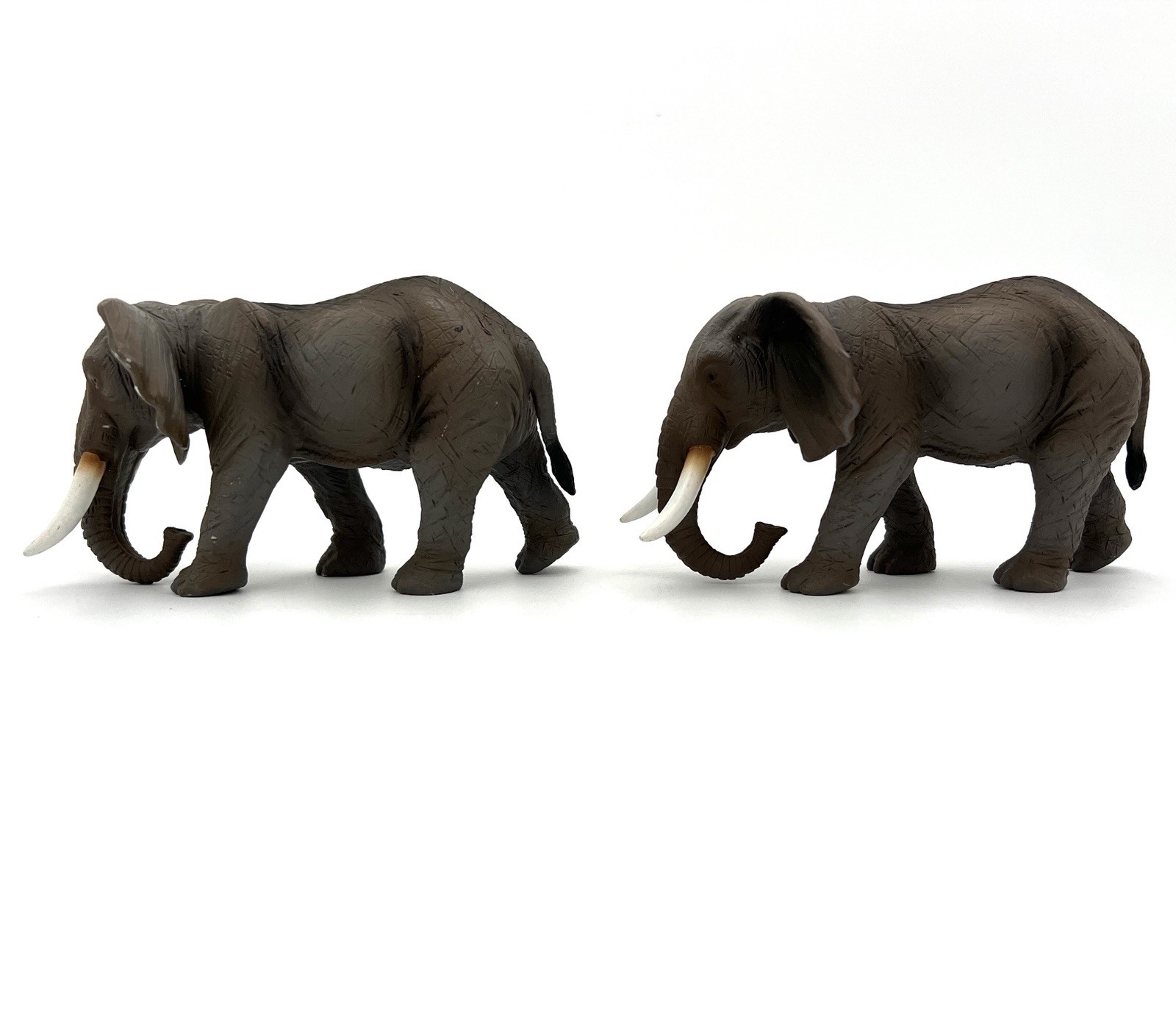Set of 4 MOJO Wildlife African Elephant Figures Brown 2011 Gray 2015 Pre-owned