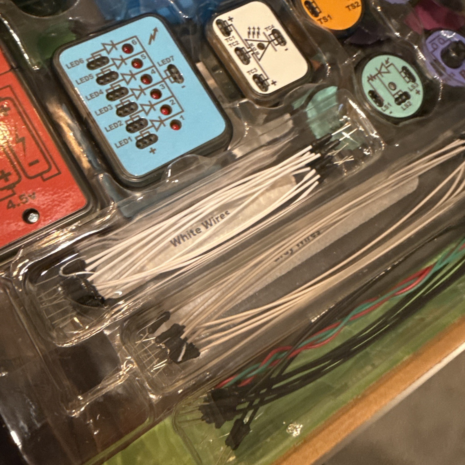 Smart Lab Smart Circuits Games Gadgets Electronics Lab Kit – Open Box