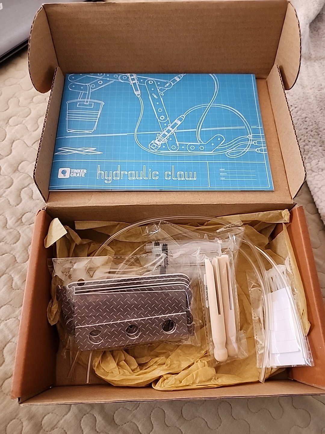 New Kiwi Co Tinker Crate Hydraulic Claw System Kit Explore Stem. Educational