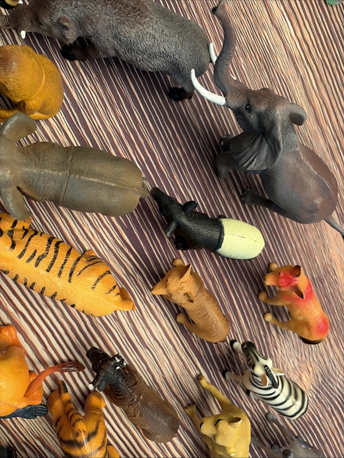 Mixed Lot Of 28 Plastic Animals Animal Figures