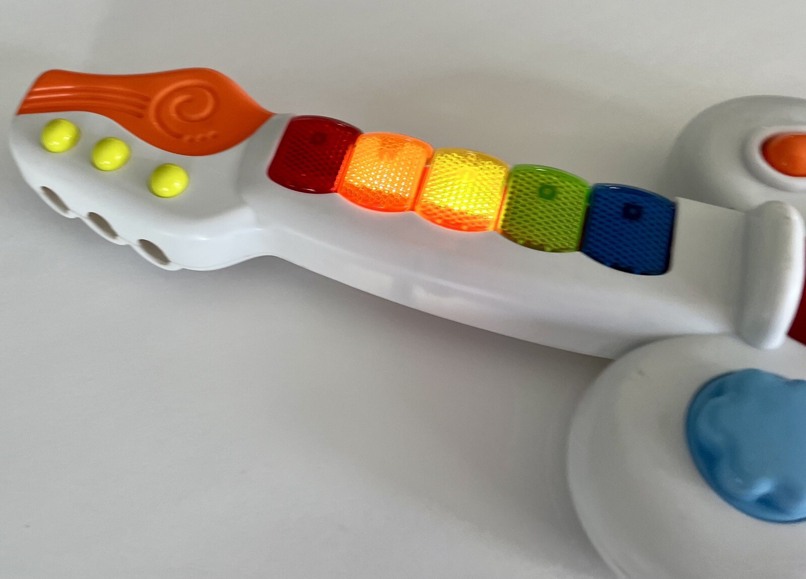 Bontempi Baby Rock Guitar – Plays Notes, Breaks, Pre-recorded Melodies Age 18+mo