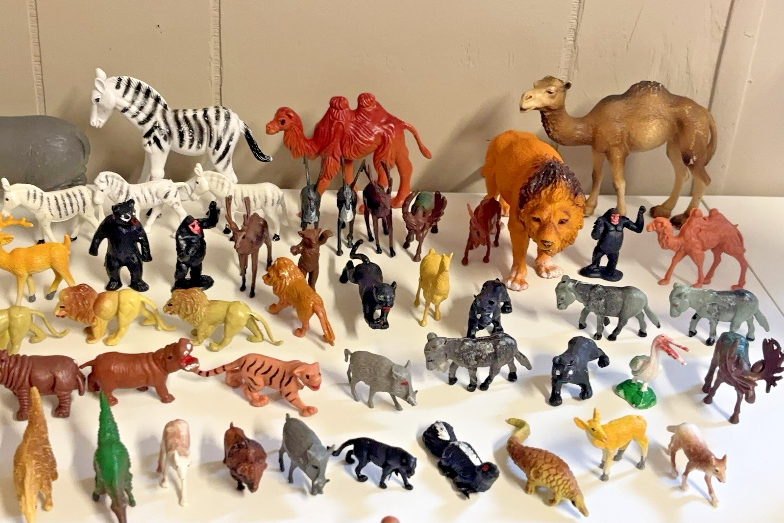 Huge VTG Lot Of Miniature Toy Plastic Safari Animal Figures 83 Pieces Unbranded