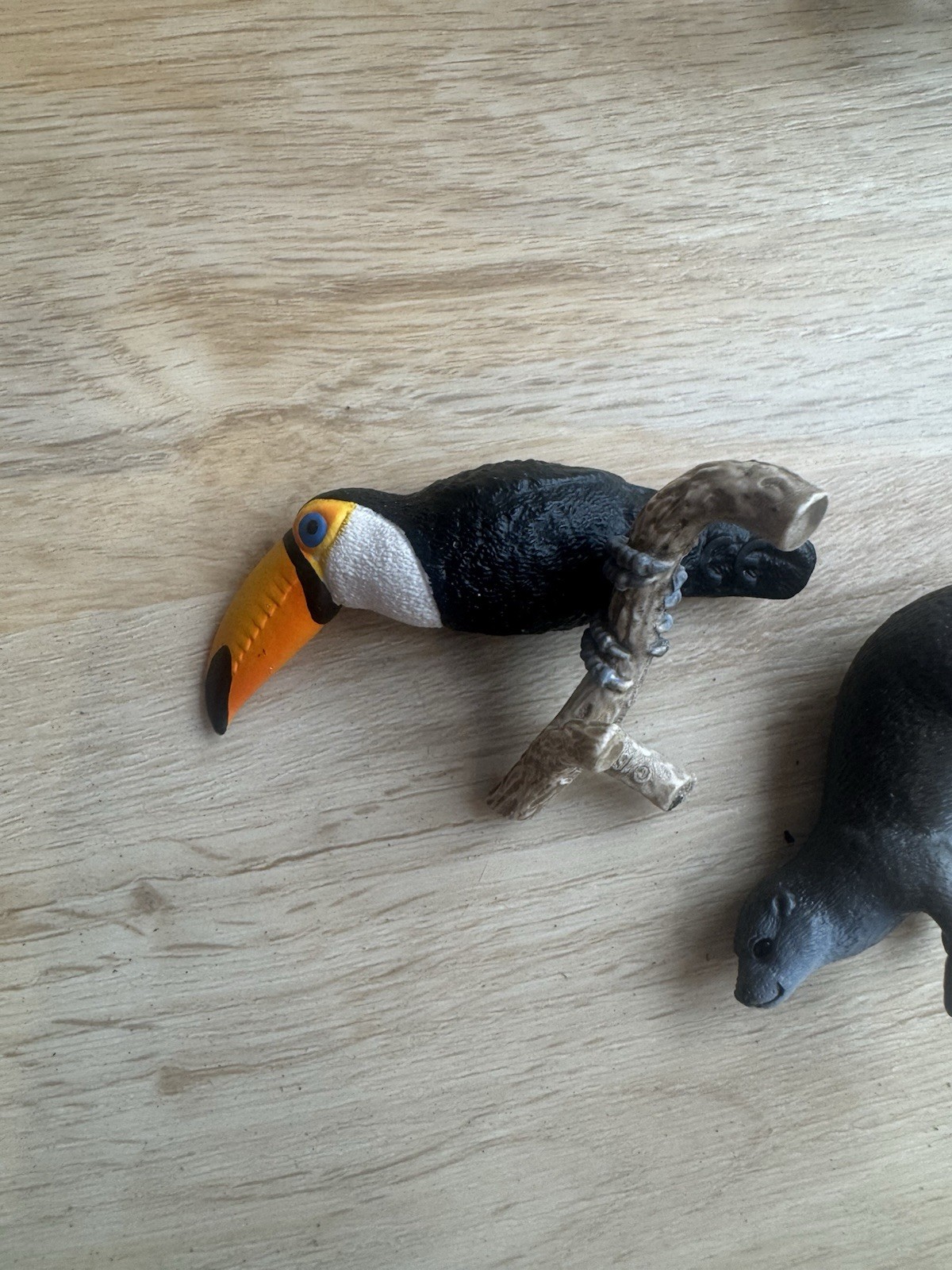Schleich Animals Lot Of 7 Wild Jungle Gorilla Giraffe Komodo Toucan Otter More