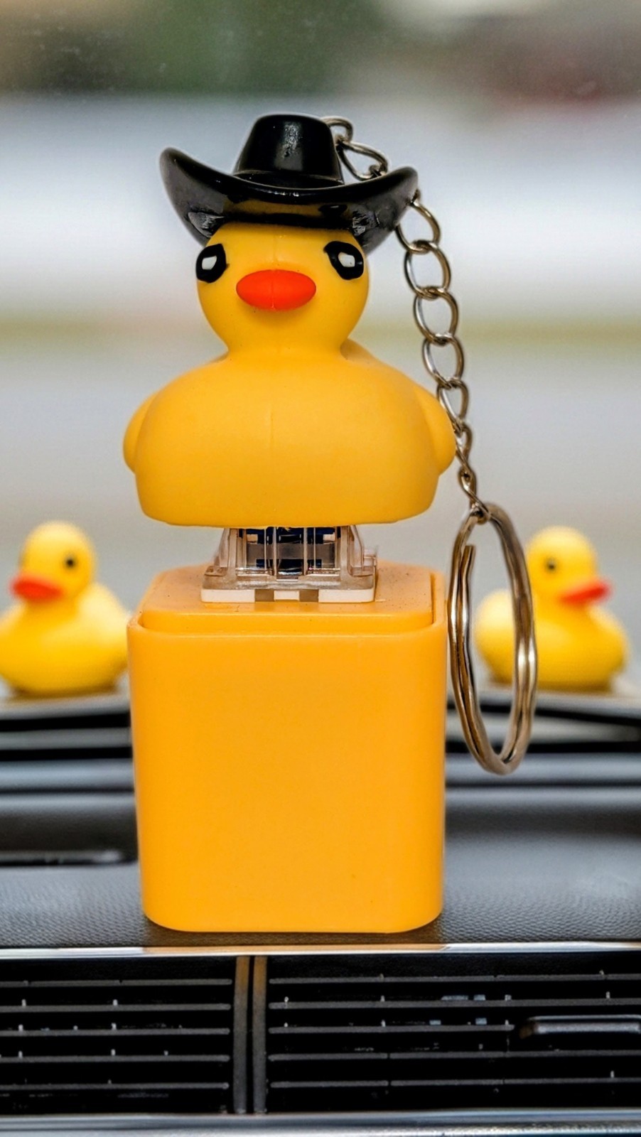 (New) “HOWDY PARDNERS” Black Hat 2.5″ Quacking, Light-up Toy Duck ~ Rechargeable