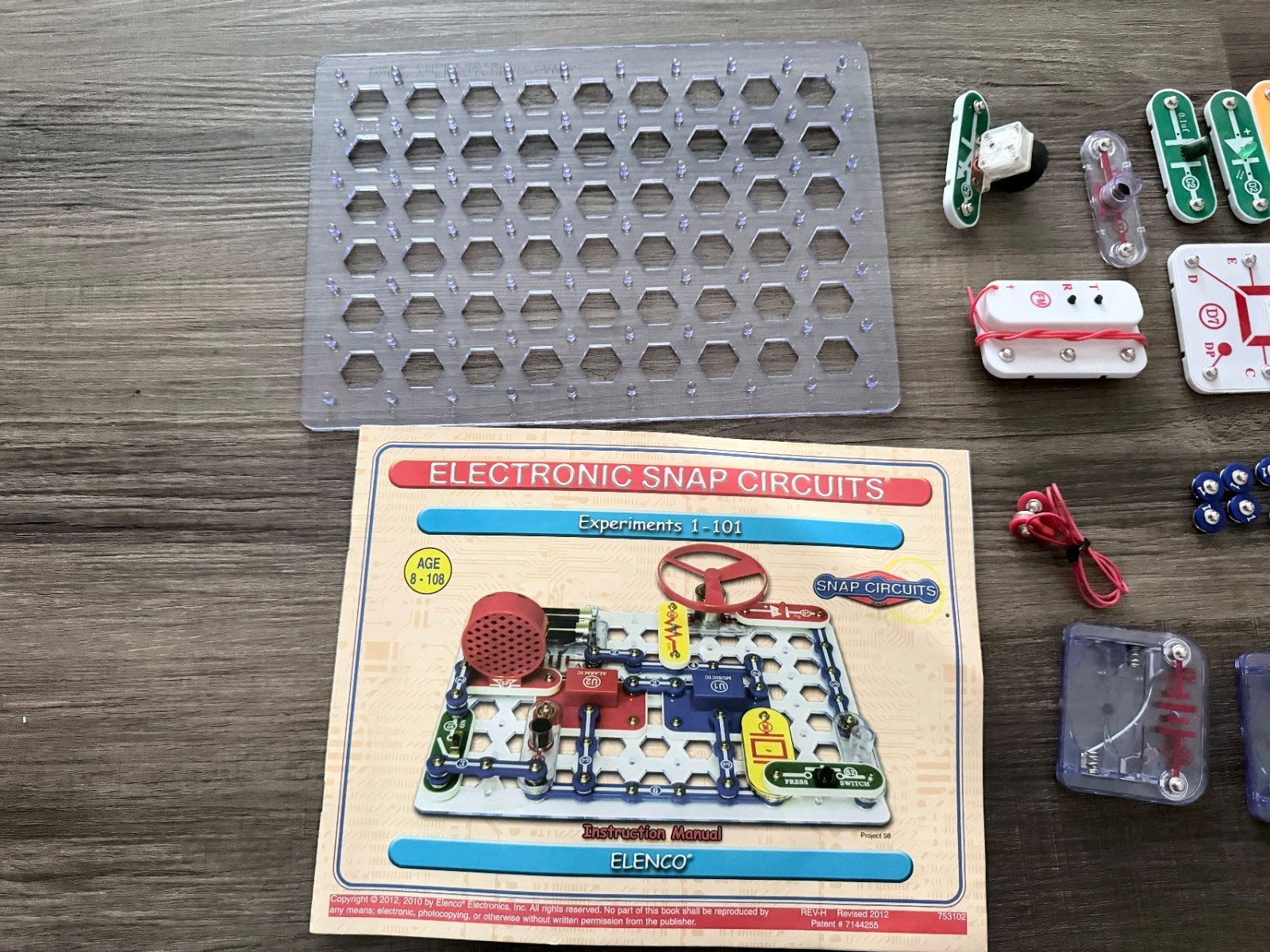 Elenco Snap Circuits Electronics Parts Lot with Manual – As Is / No Warranty