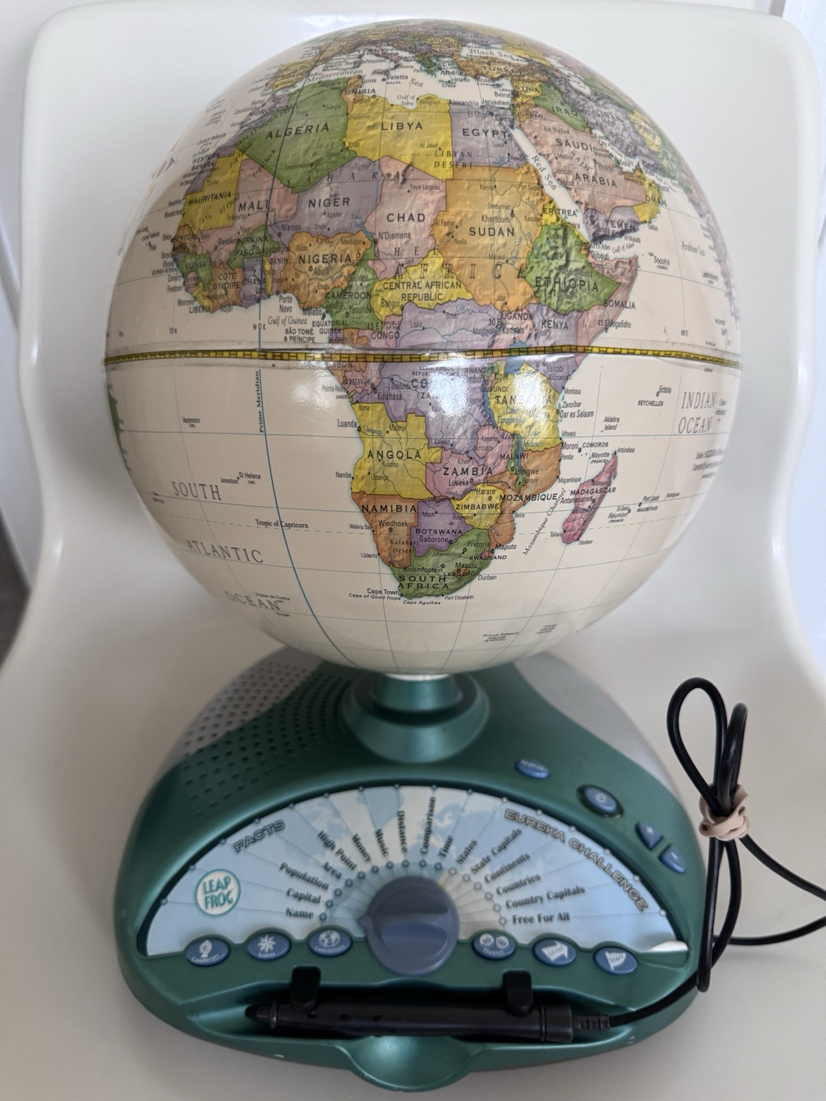 Leap Frog Interactive Talking Smart Globe Eureka Challenge Geography Game Works